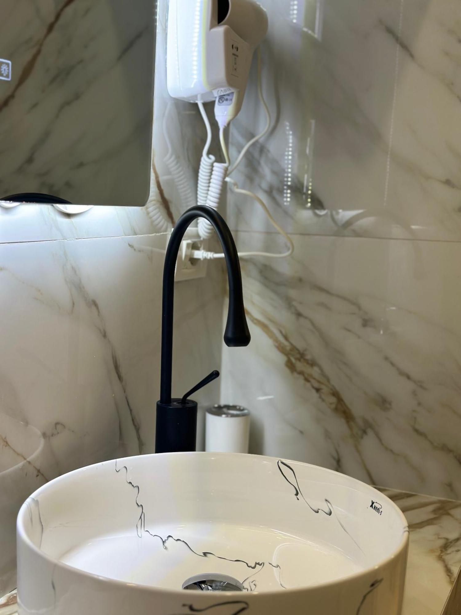 Troy Aparthotel Durrës 外观 照片