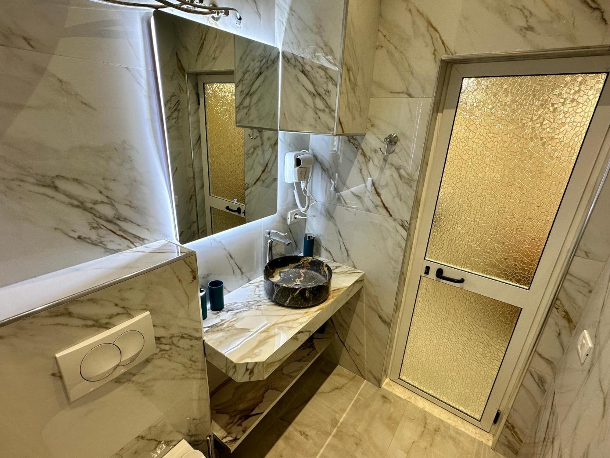 Troy Aparthotel Durrës 外观 照片